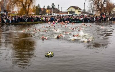 БОГОЈАВЉЕНСКО ПЛИВАЊЕ ЗА ЧАСНИ КРСТ У МОРОВИЋУ