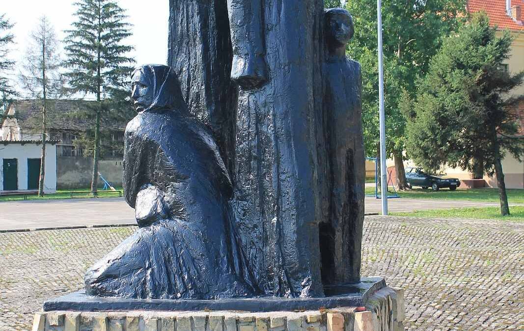 СЕЋАЊЕ НА СТРАДАЊЕ МЕШТАНА ЈАМЕНЕ У ЈАСЕНОВЦУ