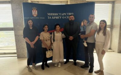 УГОВОРИ ЗА ЈОШ ЧЕТИРИ КУЋЕ НА СЕЛУ